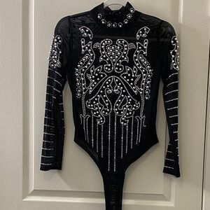 Long-sleeved bodysuit with silver beads and pearls